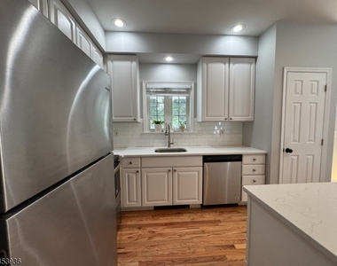 32 Woodland Dr - Photo Thumbnail 11