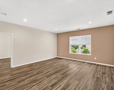 62 W Main St - Photo Thumbnail 6