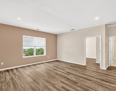62 W Main St - Photo Thumbnail 4