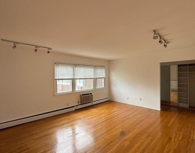 307 Pitney Pl - Photo Thumbnail 1