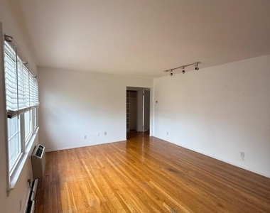307 Pitney Pl - Photo Thumbnail 2
