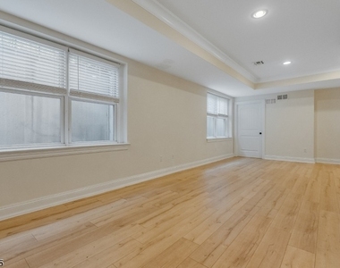 51 Summit Ave, Unit A - Photo Thumbnail 6