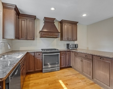 51 Summit Ave, Unit A - Photo Thumbnail 8