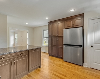 51 Summit Ave, Unit A - Photo Thumbnail 10