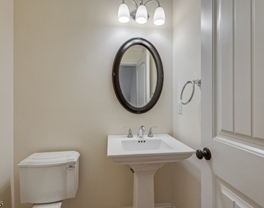 51 Summit Ave, Unit A - Photo Thumbnail 17