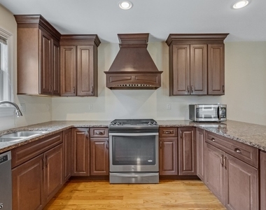 51 Summit Ave, Unit A - Photo Thumbnail 9