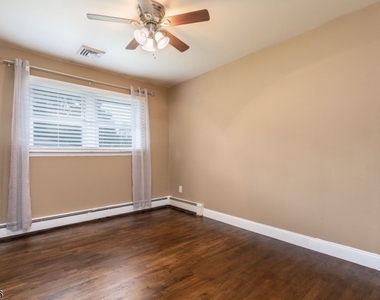 7 Bari Dr - Photo Thumbnail 20