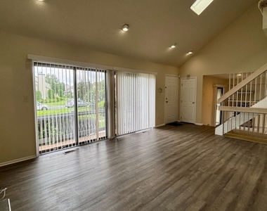 12 Spencer St - Photo Thumbnail 3