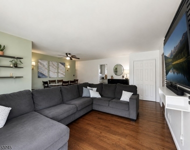 644 Montgomery Rd - Photo Thumbnail 4