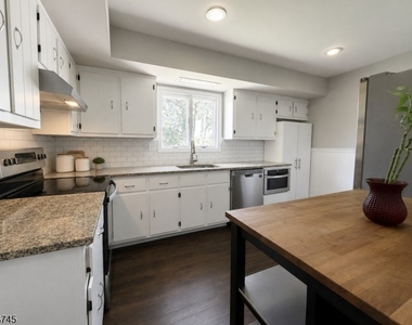 644 Montgomery Rd - Photo Thumbnail 8