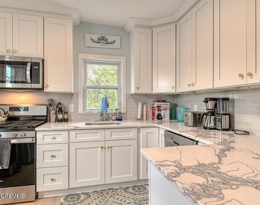 328 Newark Avenue - Photo Thumbnail 8