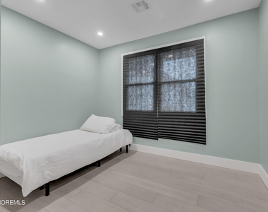 24 Johnston Street - Photo Thumbnail 17