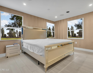 24 Johnston Street - Photo Thumbnail 13