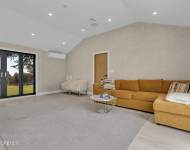 24 Johnston Street - Photo Thumbnail 8