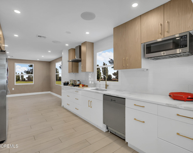24 Johnston Street - Photo Thumbnail 1