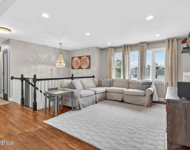 618 Illinois Avenue - Photo Thumbnail 5