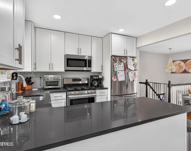 618 Illinois Avenue - Photo Thumbnail 8
