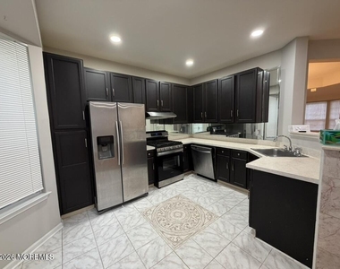 222 Hidden Lake Drive - Photo Thumbnail 4