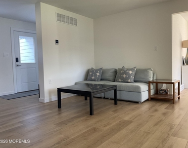 417 Euclid Avenue - Photo Thumbnail 4