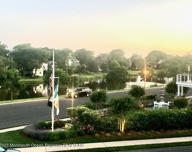 410 Burlington Avenue - Photo Thumbnail 2