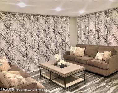 410 Burlington Avenue - Photo Thumbnail 5