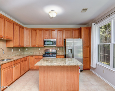 574 Saint Andrews Place - Photo Thumbnail 8