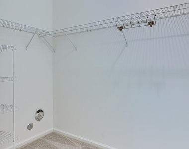 574 Saint Andrews Place - Photo Thumbnail 17