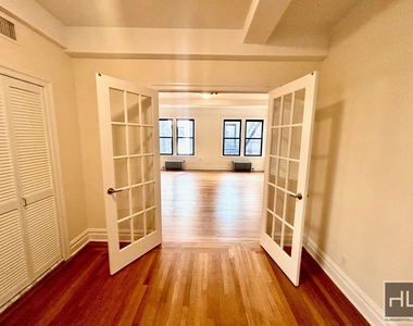 East 80th Street - Photo Thumbnail 3