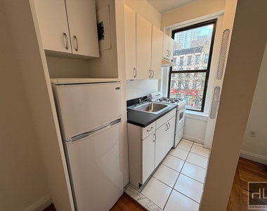 E 58th St - Photo Thumbnail 3