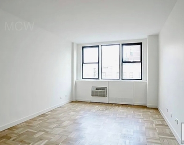 East 79th Street - Photo Thumbnail 2