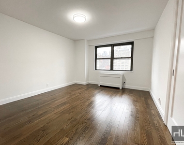 E 88th St - Photo Thumbnail 2