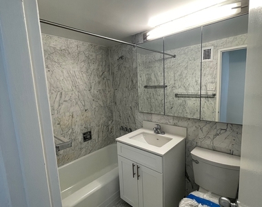 East 71st Street - Photo Thumbnail 6