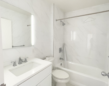 West 87th Street - Photo Thumbnail 4