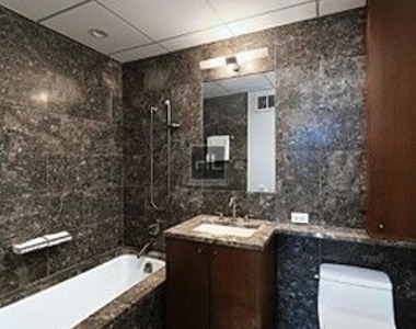 East 59 Street - Photo Thumbnail 5