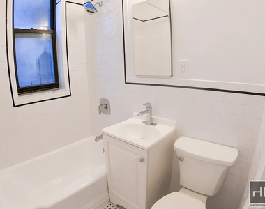 East 82 Street - Photo Thumbnail 3