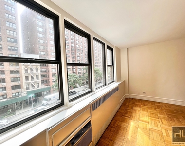 East 79th Street - Photo Thumbnail 2