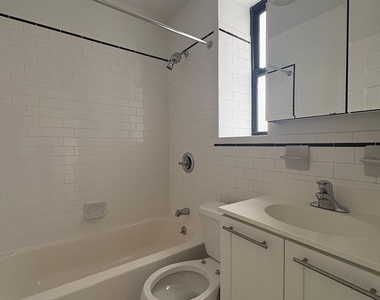 West 72 Street - Photo Thumbnail 4
