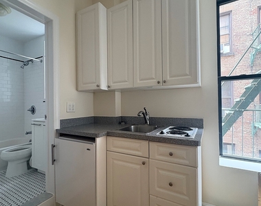 West 72 Street - Photo Thumbnail 3