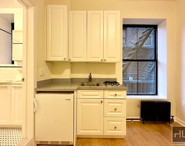 West 72 Street - Photo Thumbnail 2