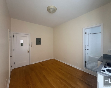 West 72 Street - Photo Thumbnail 2