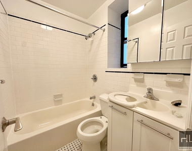 West 72 Street - Photo Thumbnail 3