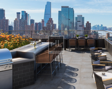 West 57th Street - Photo Thumbnail 9