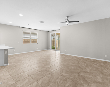 3236 W Juniper Canyon Drive - Photo Thumbnail 4