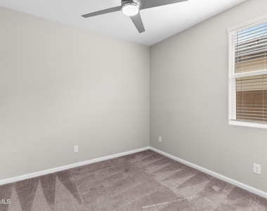 3236 W Juniper Canyon Drive - Photo Thumbnail 13
