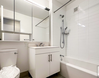 West 57th Street - Photo Thumbnail 4