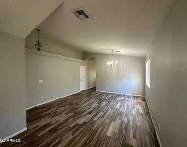 2425 S 159th Lane - Photo Thumbnail 2