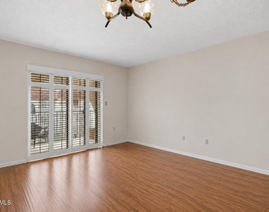 3033 E Devonshire Avenue - Photo Thumbnail 2