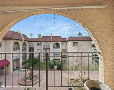 3033 E Devonshire Avenue - Photo Thumbnail 7