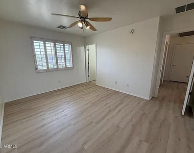 1338 E 10th Place - Photo Thumbnail 9