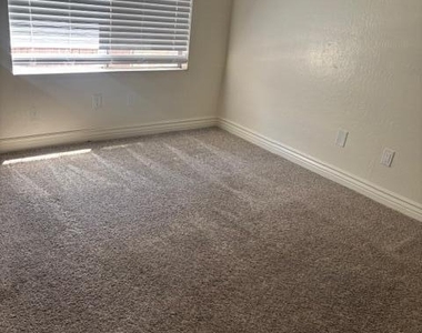1632 S River Drive - Photo Thumbnail 7